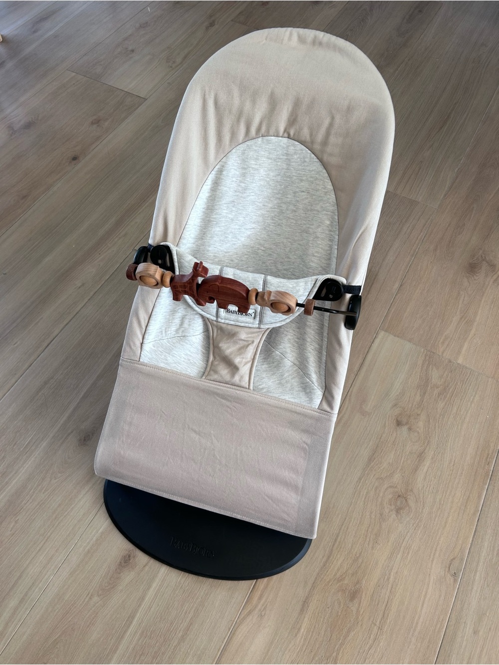 BabyBjörn Baby Bouncer Balance Soft Beige Grey with TinlyFinly Wooden Toy Bar